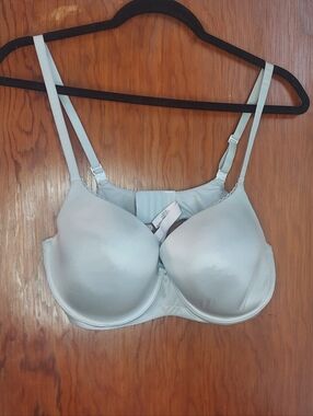 Victoria's Secret Light Gray Molded T-Shirt Bra